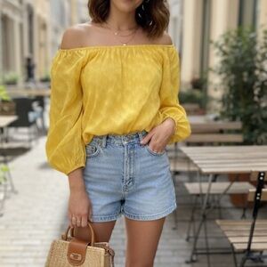 Alice + Olivia $215 80% Silk Yellow Women's blouse. Size S.